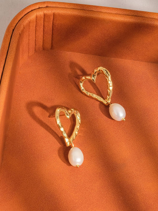 Laura 18K Non-Tarnish Classic Heart Pearl Earring