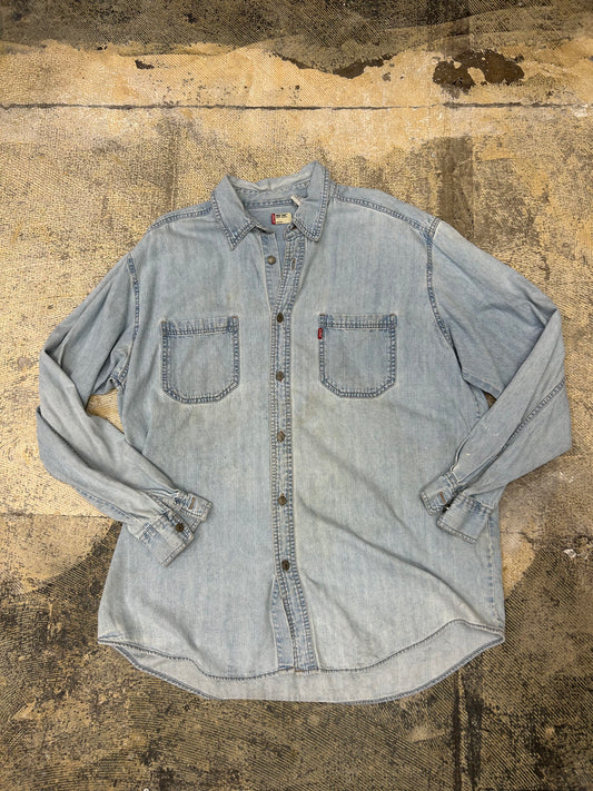 LL Levi's Light Button Up