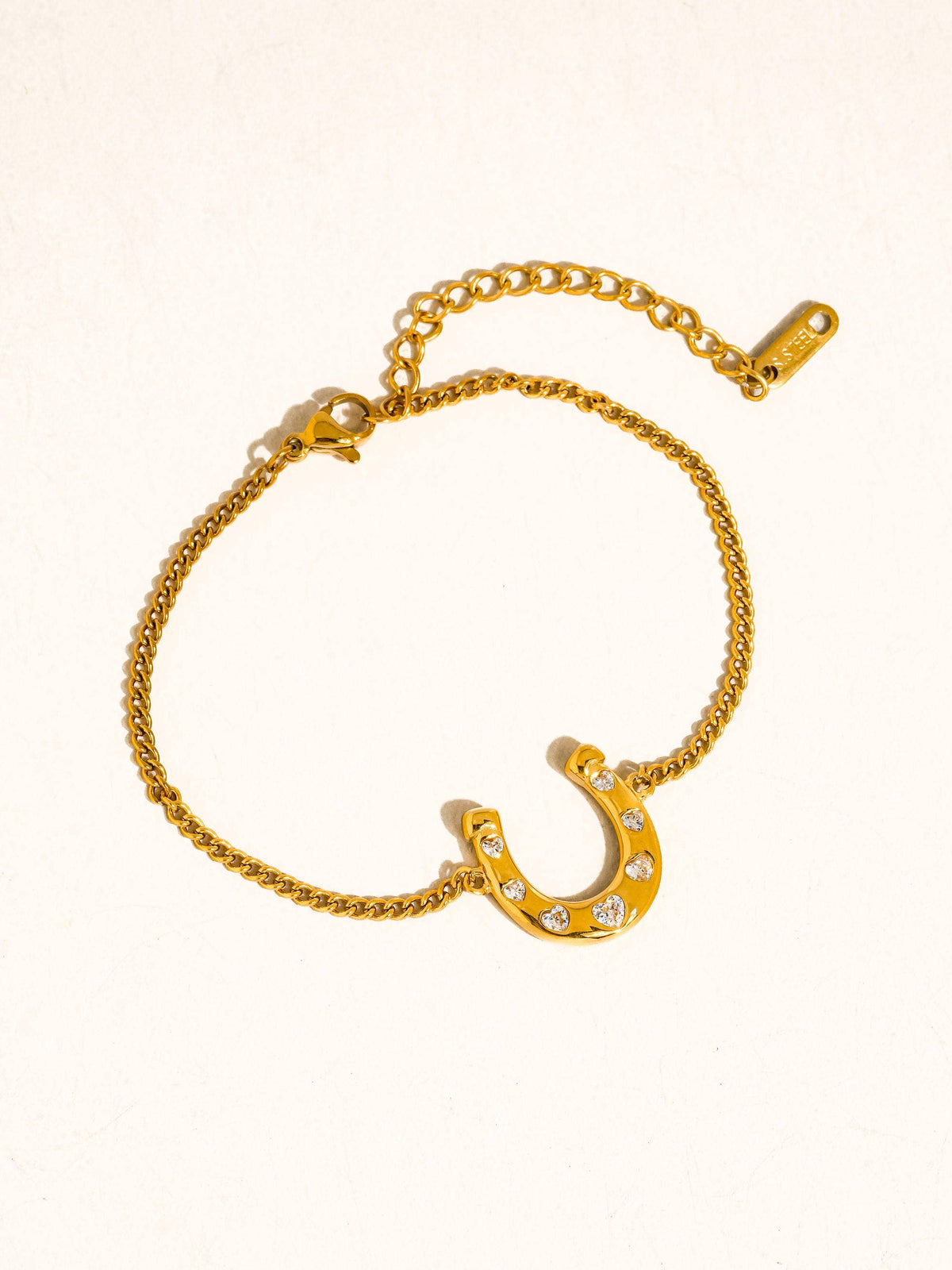 Tundra 18K Gold Non-Tarnish Horseshoe Bracelet