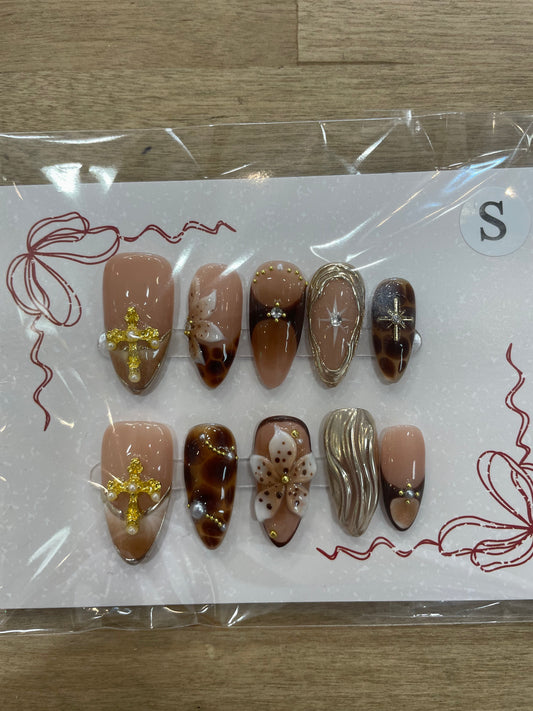 Goldilocks Press On Nails