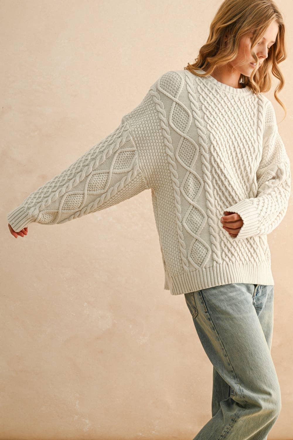 ROUND NECK CABLE KNITTED TOP