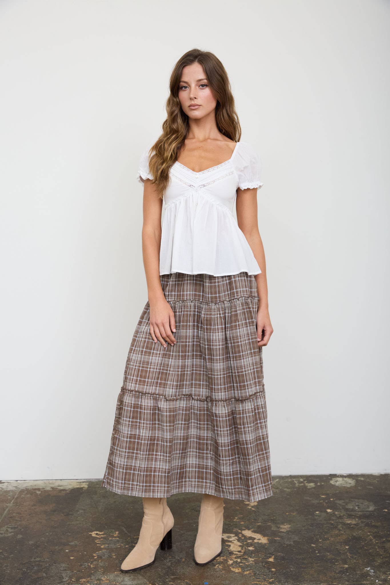 V NECK LADDER LACE PUFF SLEEVE