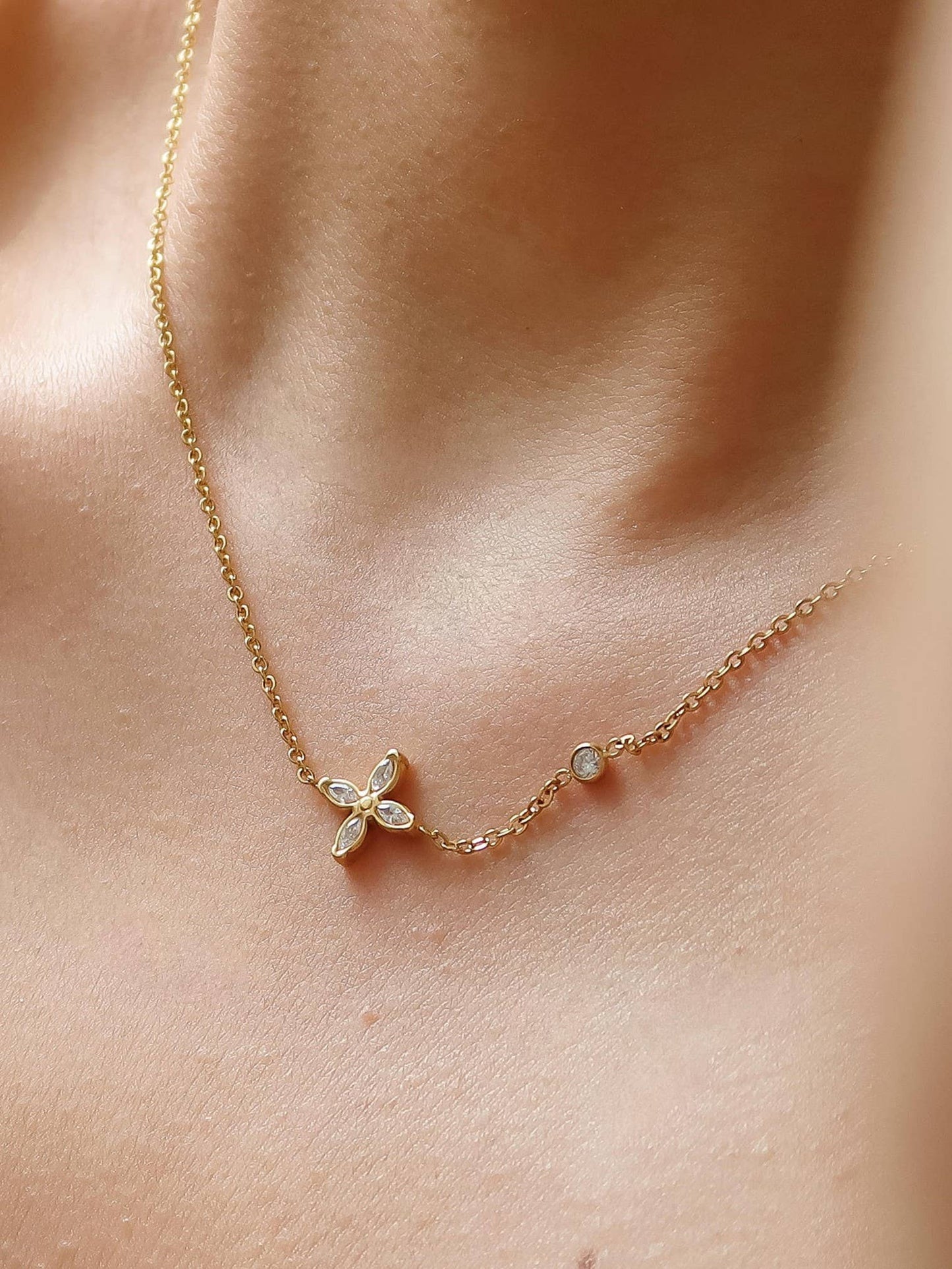 Clyra 18K Gold Non-Tarnish Dainty Flower Pendant Necklace