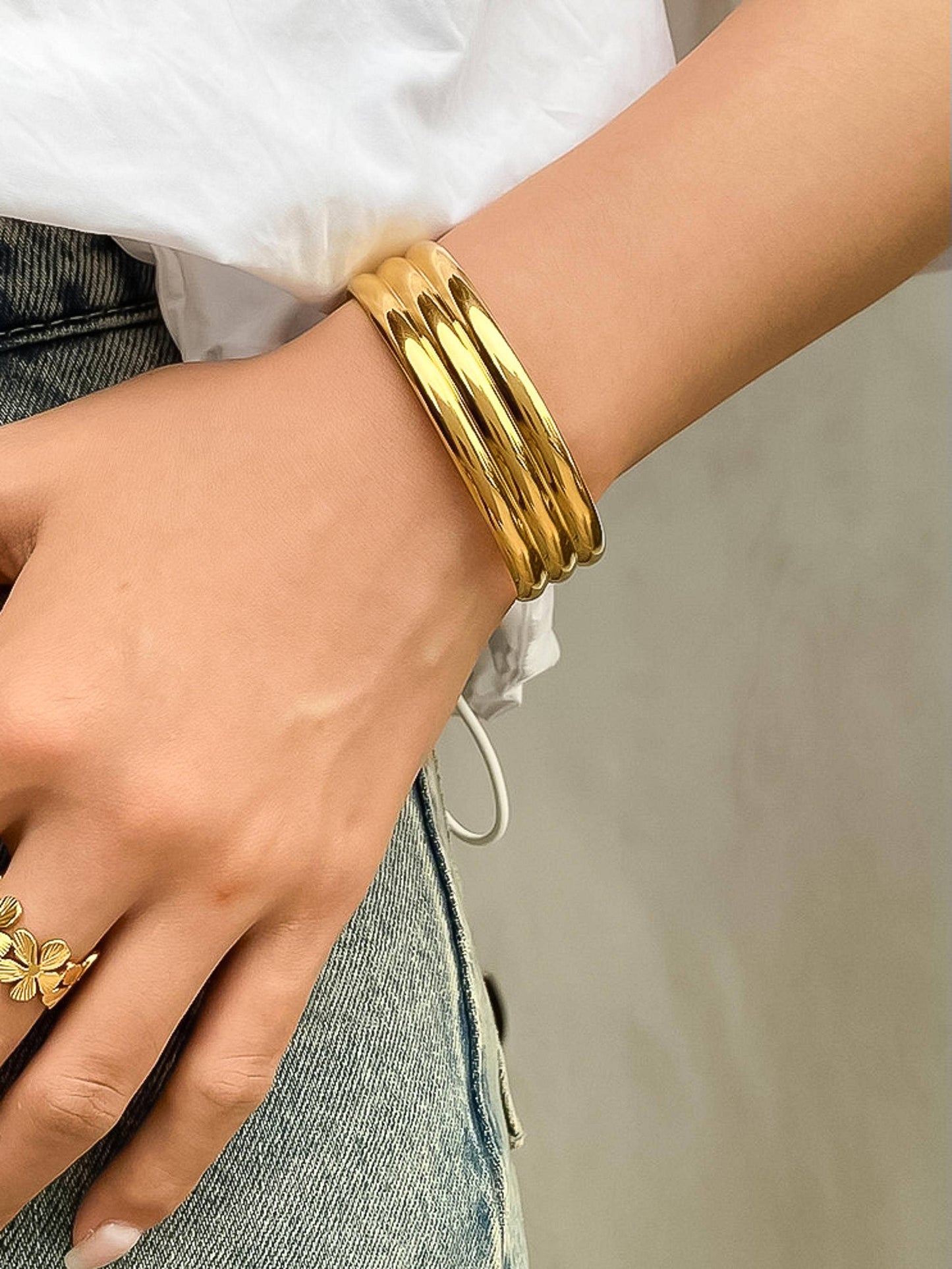 Elodie 18K Gold Non-Tarnish Stripe Bold Bangle