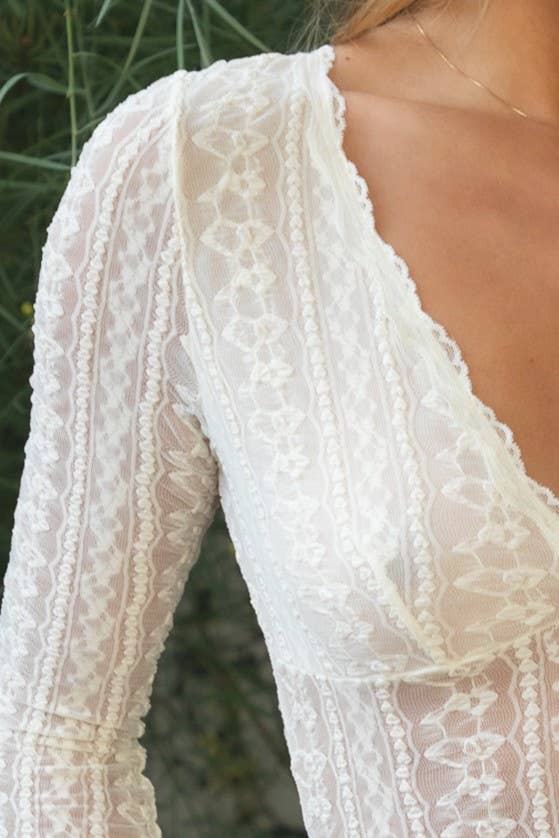 Scalloped V-Neck Long Sleeves Sheer Lace Top
