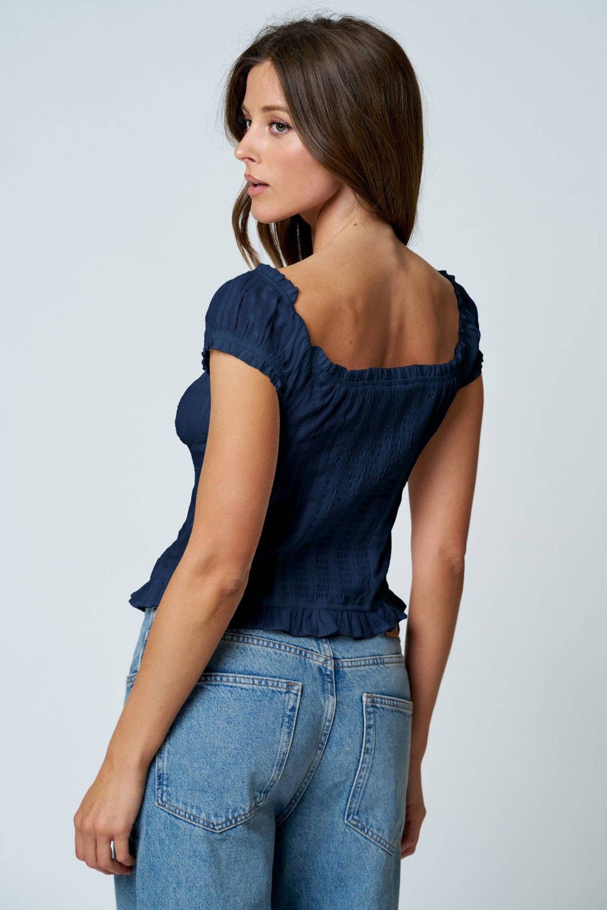TEXTURE RUFFLE BUTTON DOWN TOP