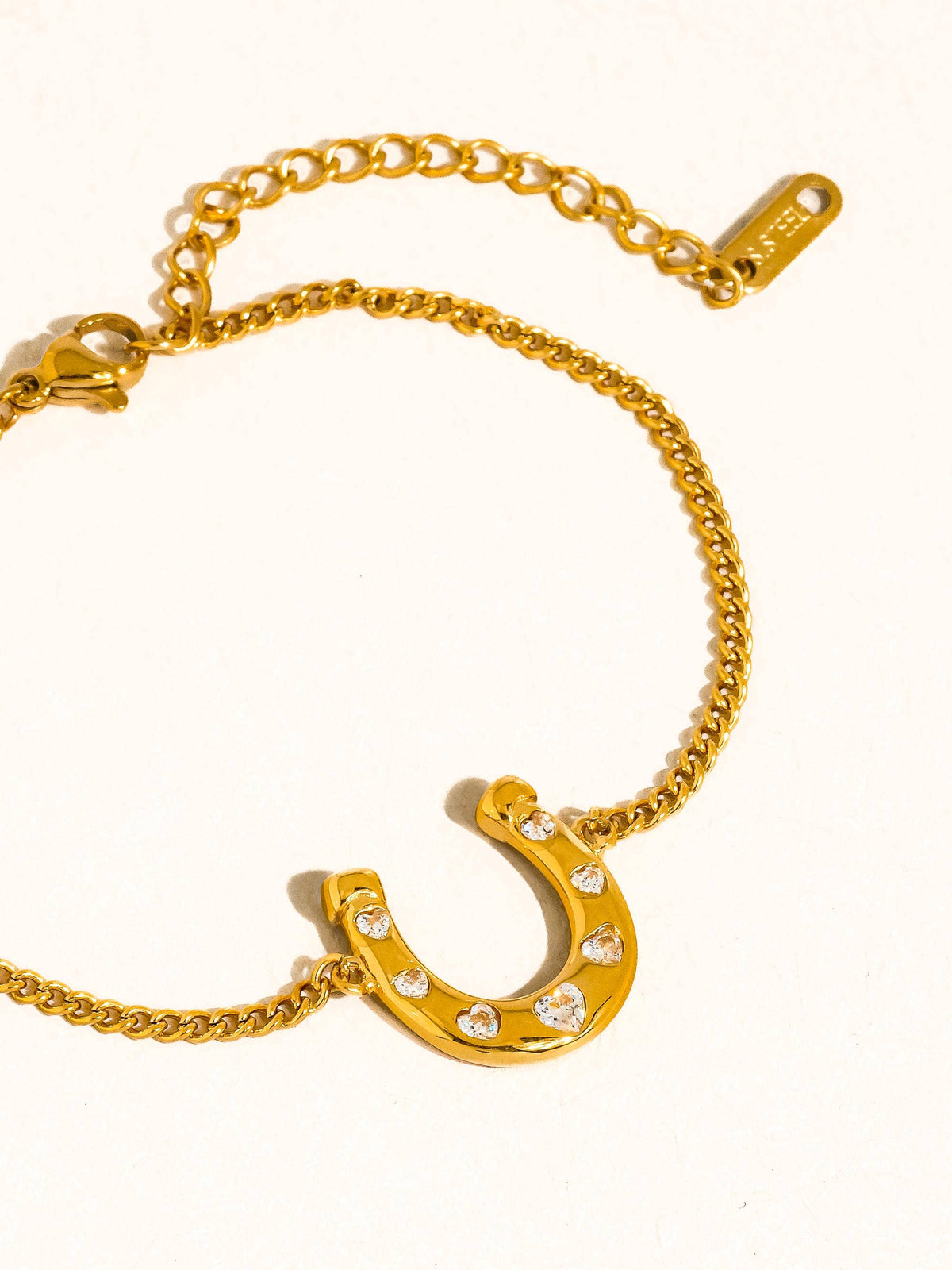 Tundra 18K Gold Non-Tarnish Horseshoe Bracelet