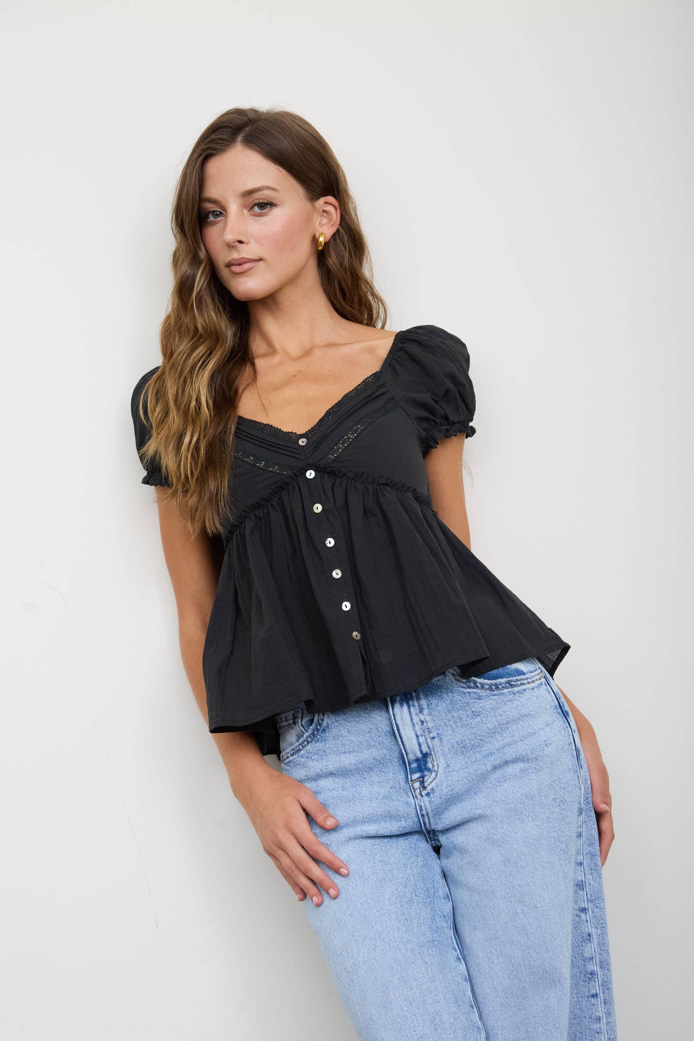 V NECK LADDER LACE PUFF SLEEVE
