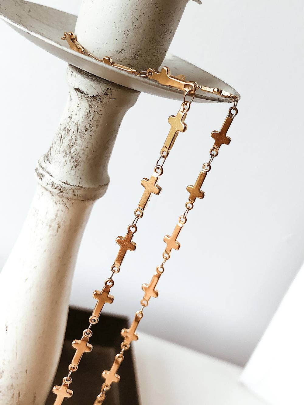 Dilara Choker: 18K Gold Non-Tarnish Cross