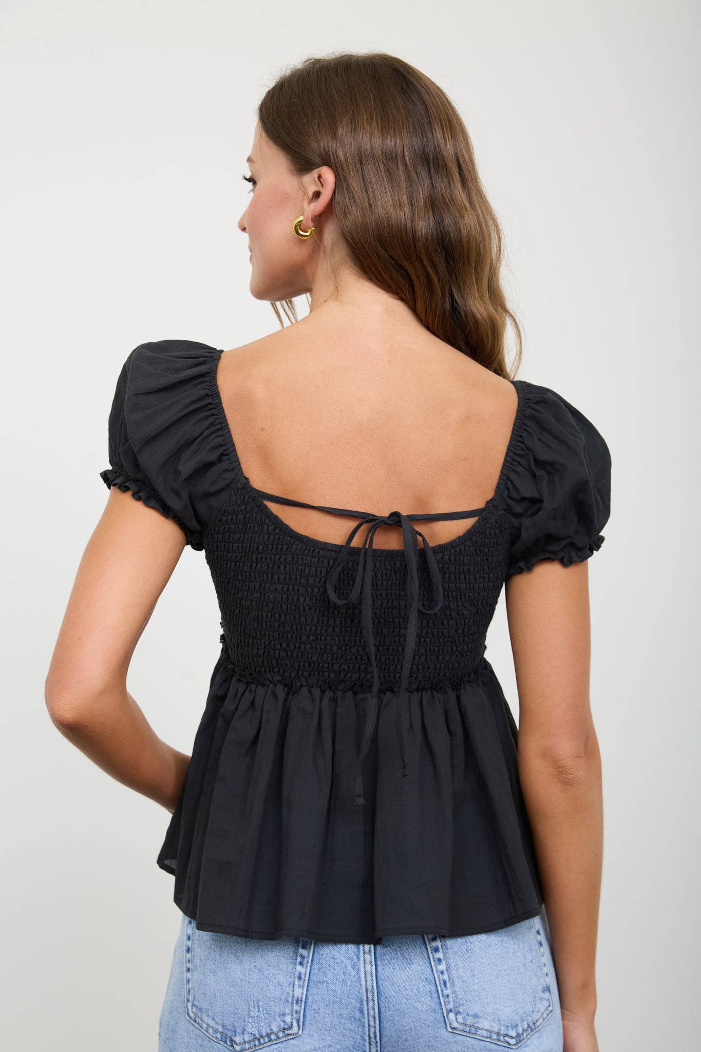 V NECK LADDER LACE PUFF SLEEVE