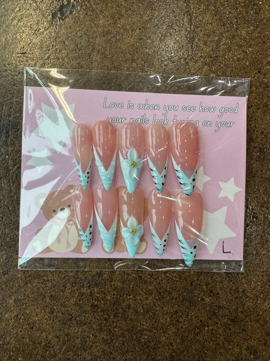 Blue Tiger Flower Stiletto Nail