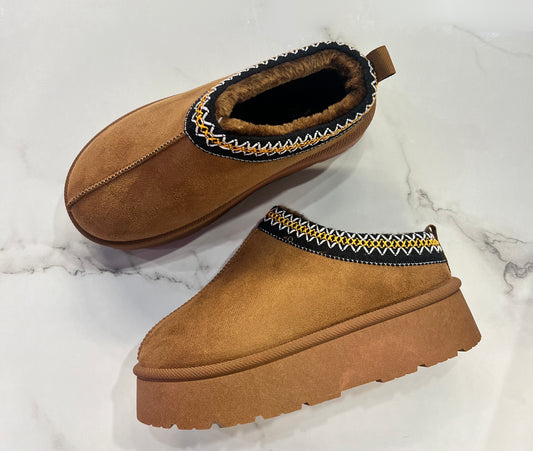 Tan Ugg Slipper - Black Trim