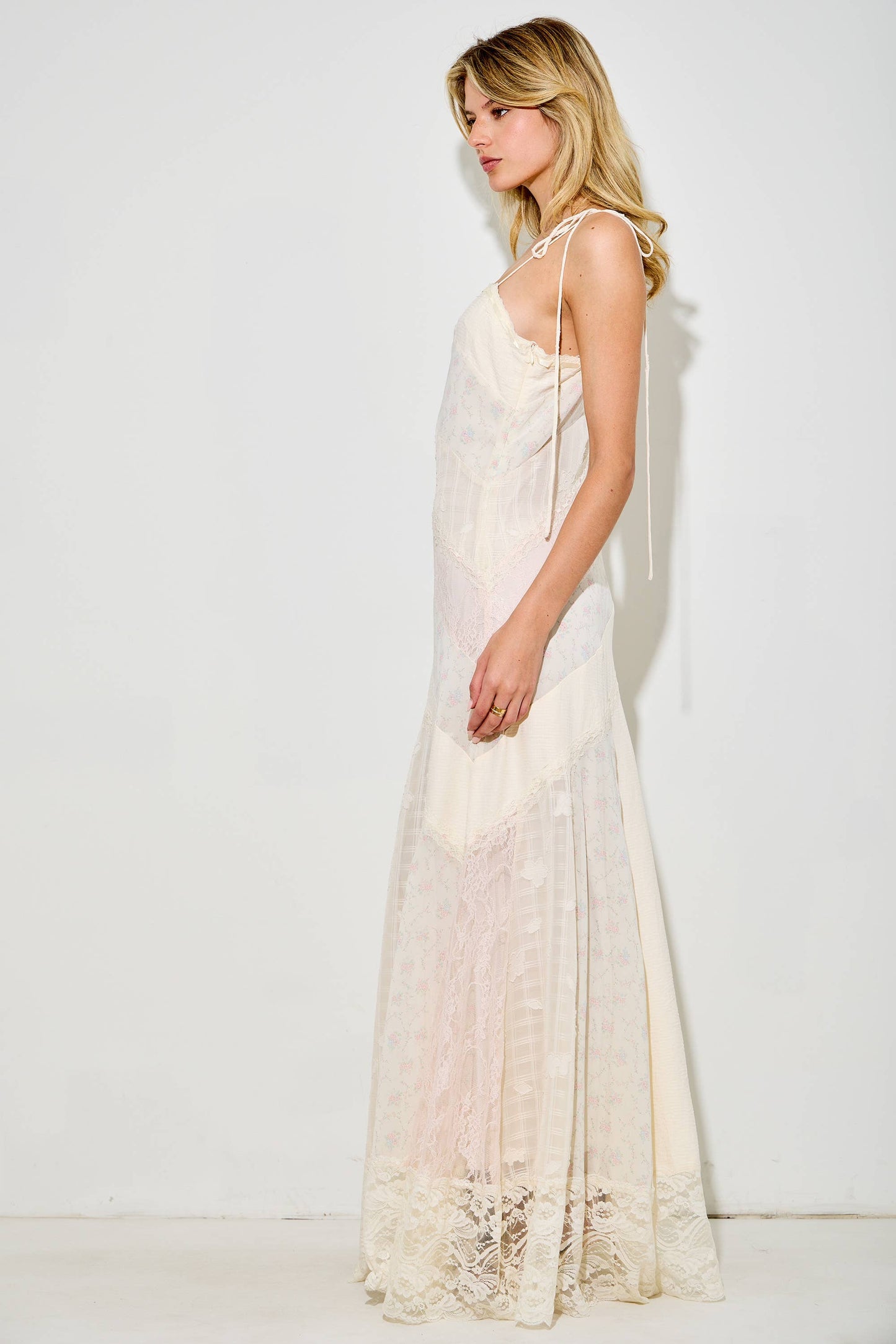 Floral & Lace Sleeveless Midi Dress