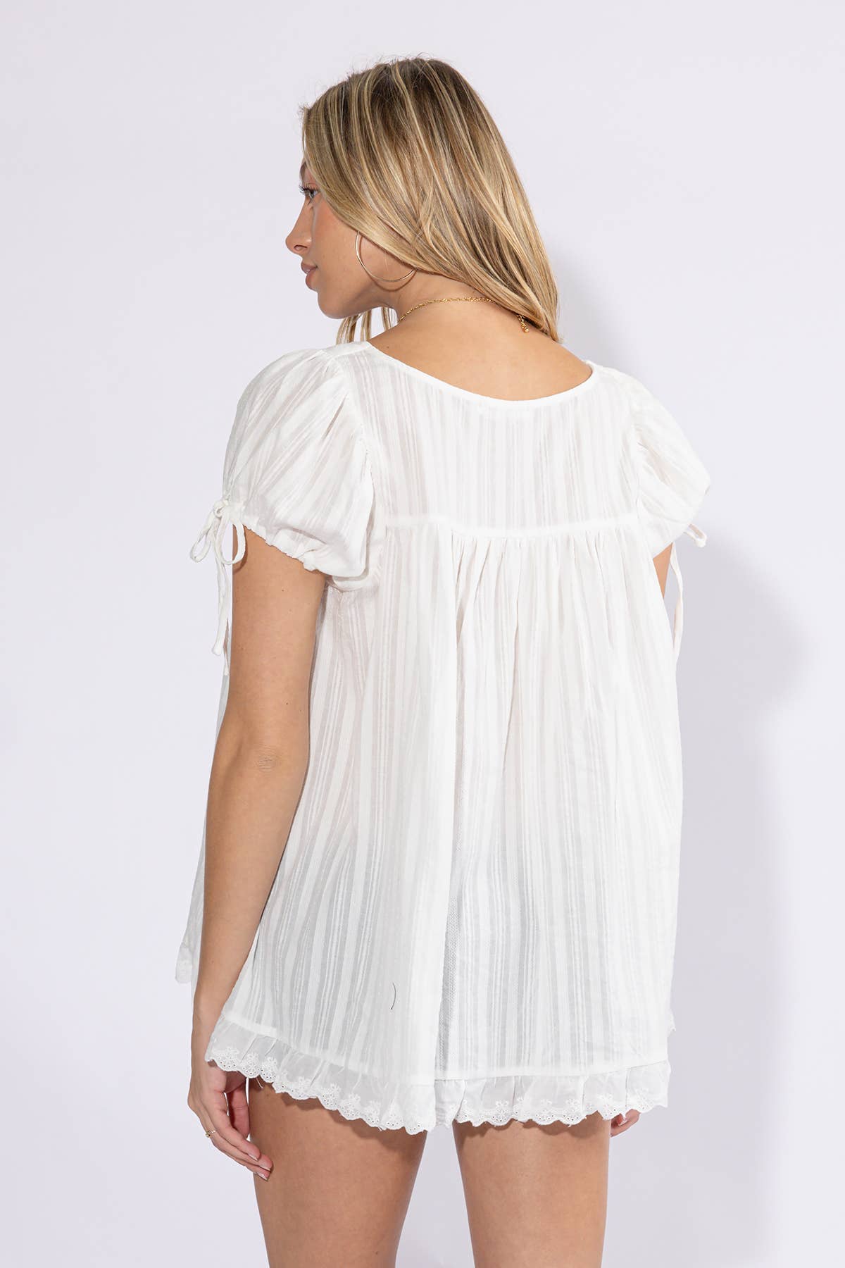 FLOWY SHORT SLEEVE SQUARE NECK TOP