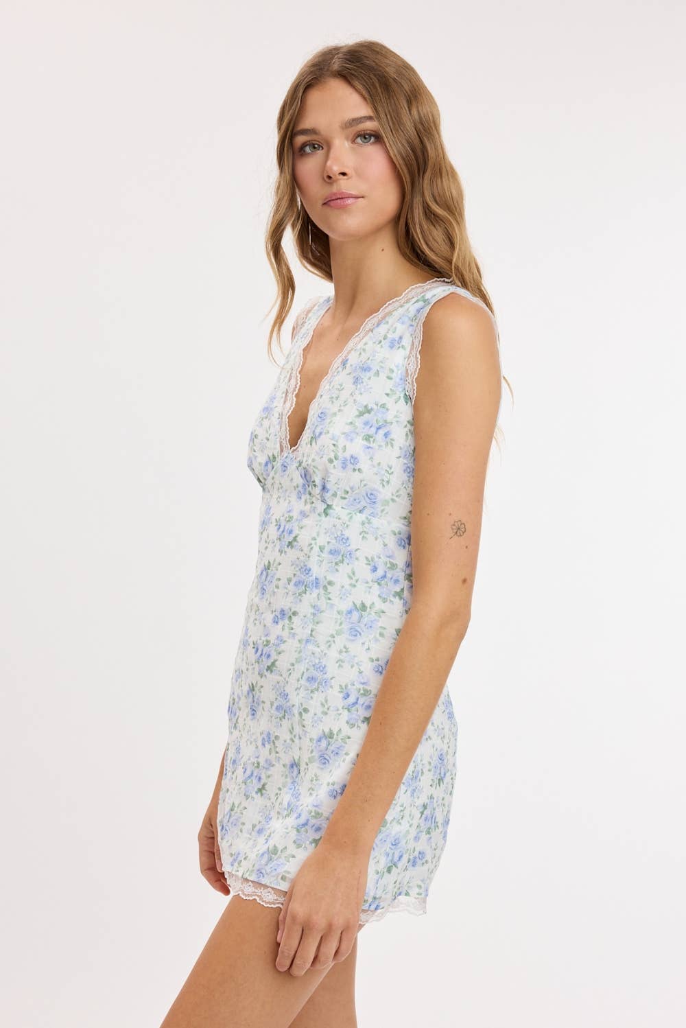 FLORAL V-NECK OPEN BACK MINI DRESS