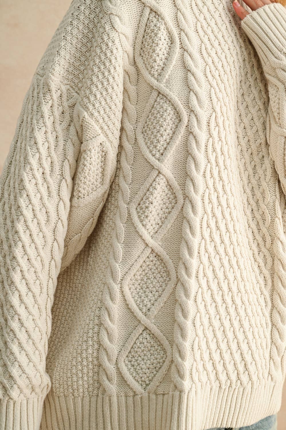 ROUND NECK CABLE KNITTED TOP