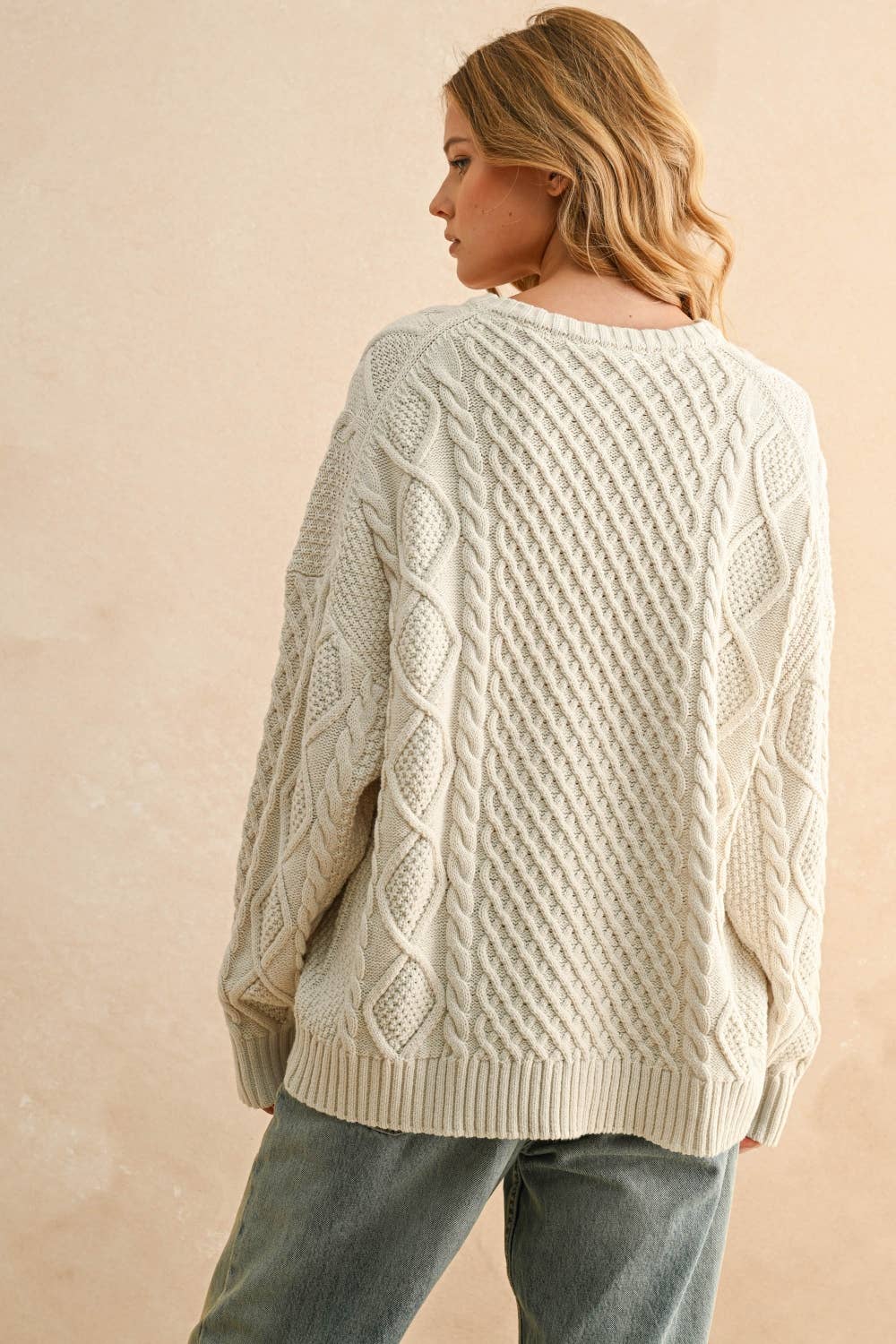 ROUND NECK CABLE KNITTED TOP