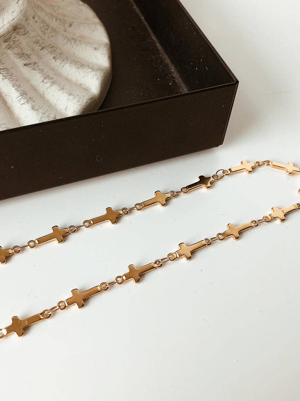 Dilara Choker: 18K Gold Non-Tarnish Cross